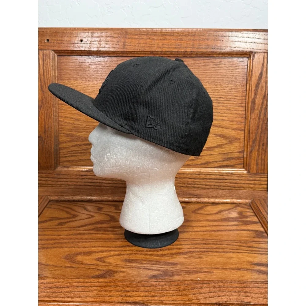 New Era 59FIFTY Los Angeles Dodgers Hat Mens 7 1/4 Black on Black Fitted MLB Cap